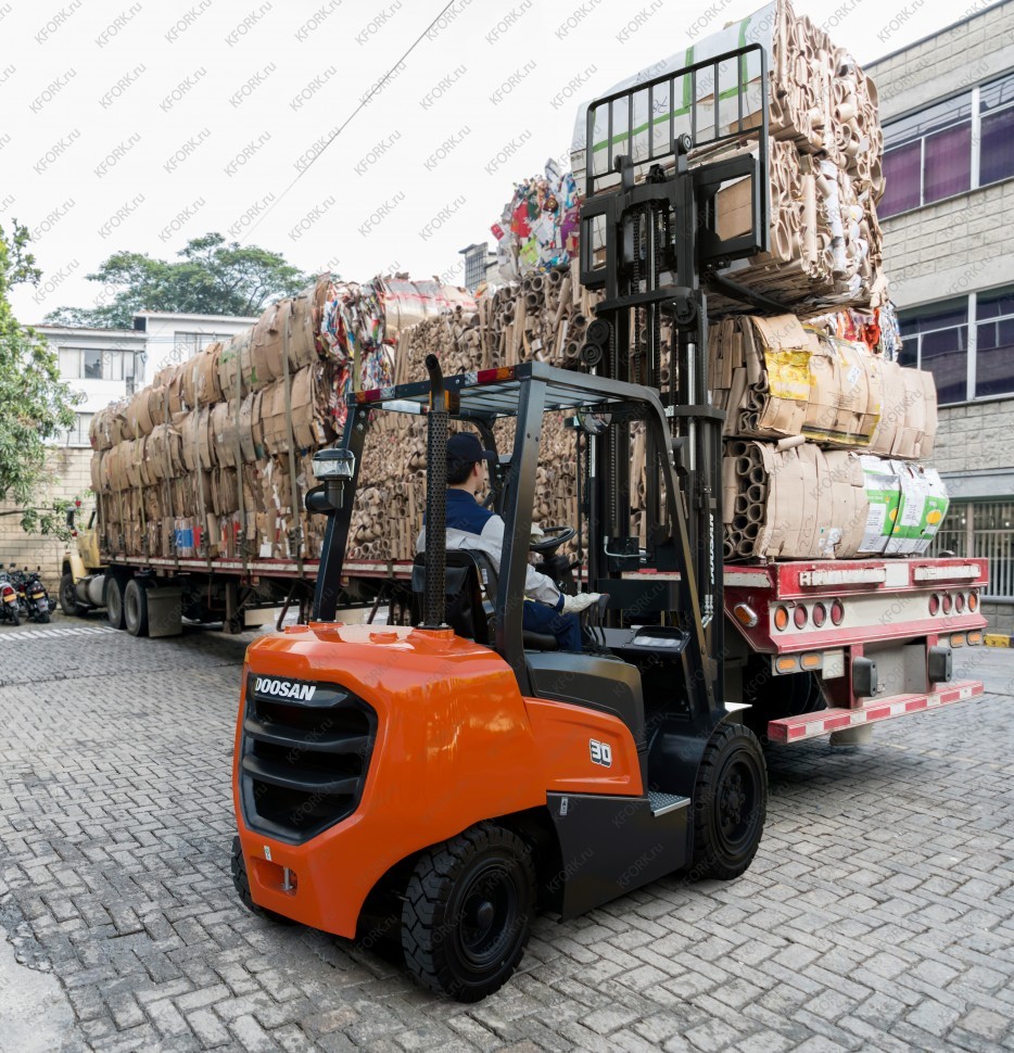 Вилочный дизельный автопогрузчик Doosan D33NXP