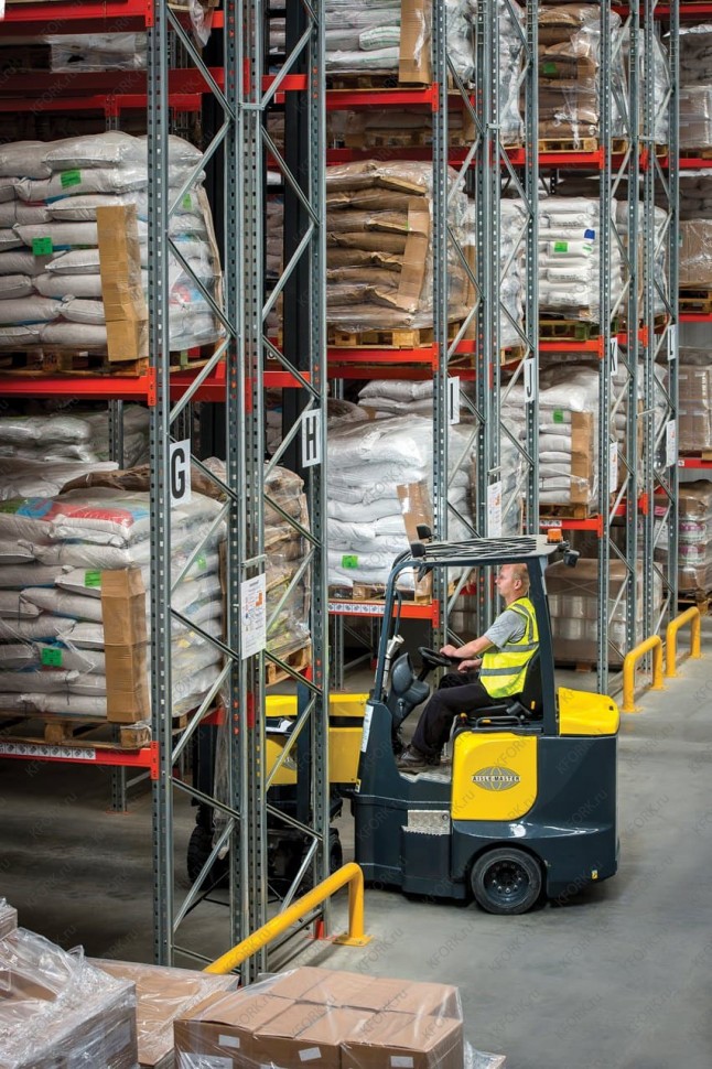 Узкопроходный погрузчик Combilift Aisle-Master 25WHE