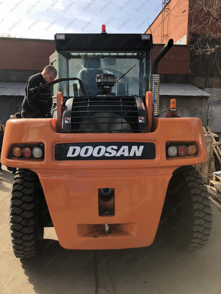 Вилочный дизельный автопогрузчик Doosan D120S-7