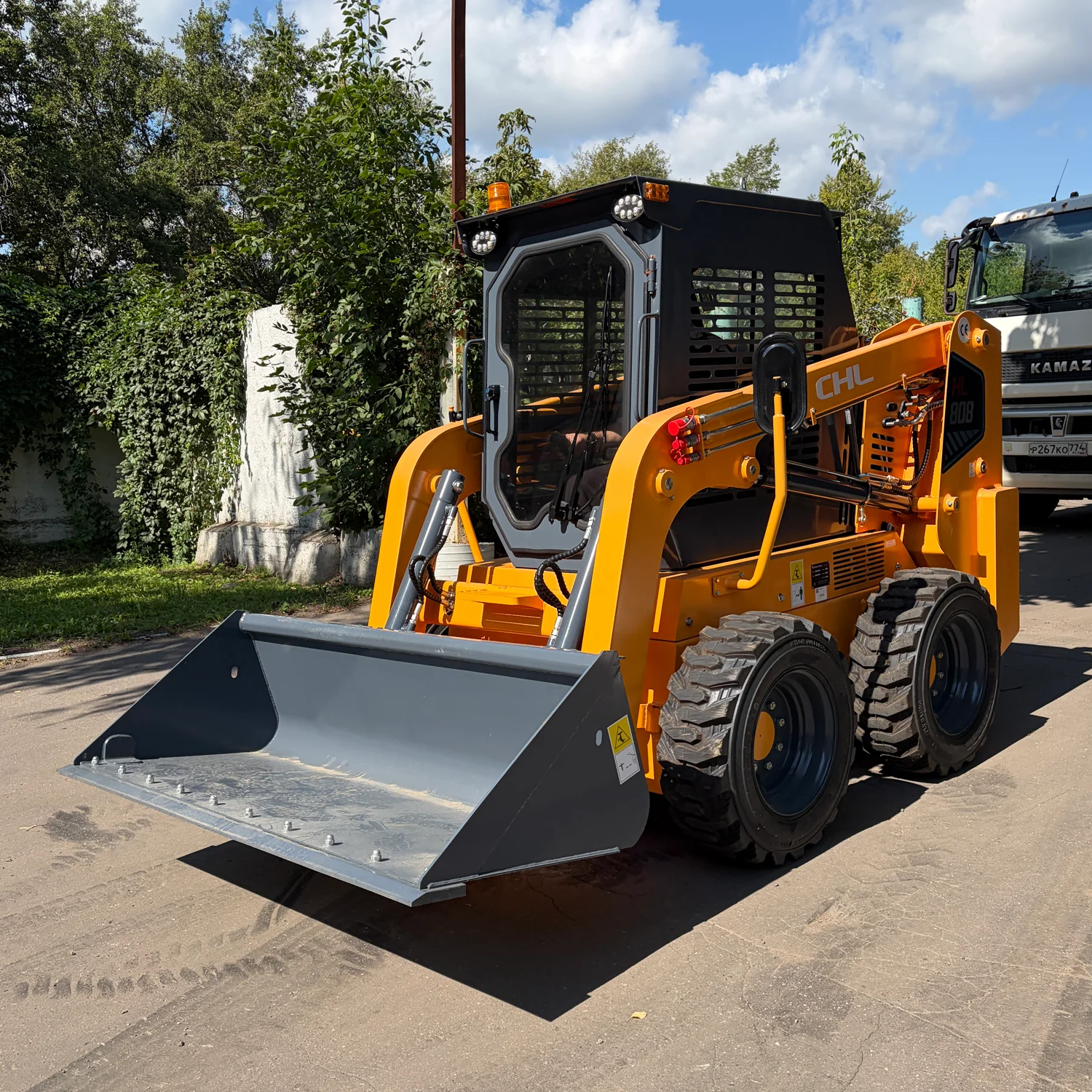 Мини-погрузчик CHL WT830