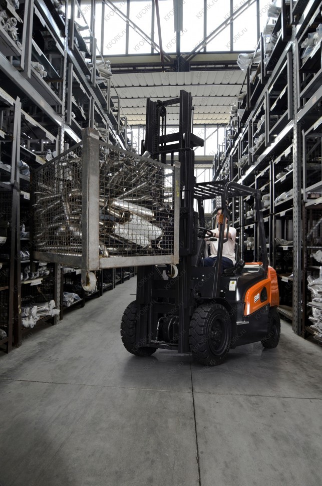 Вилочный дизельный автопогрузчик Doosan D33NXP