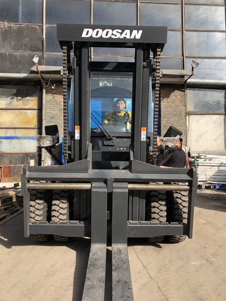 Вилочный дизельный автопогрузчик Doosan D120S-7